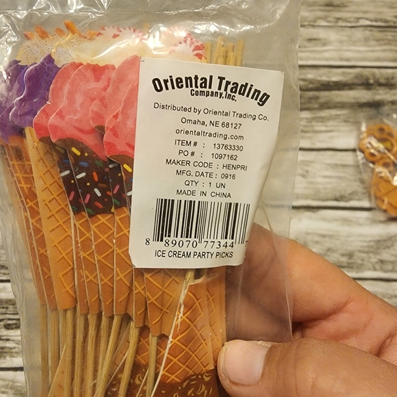 Ice cream cone cupcake picks.  Set of 25. 4 designs. - Picture 4 of 4